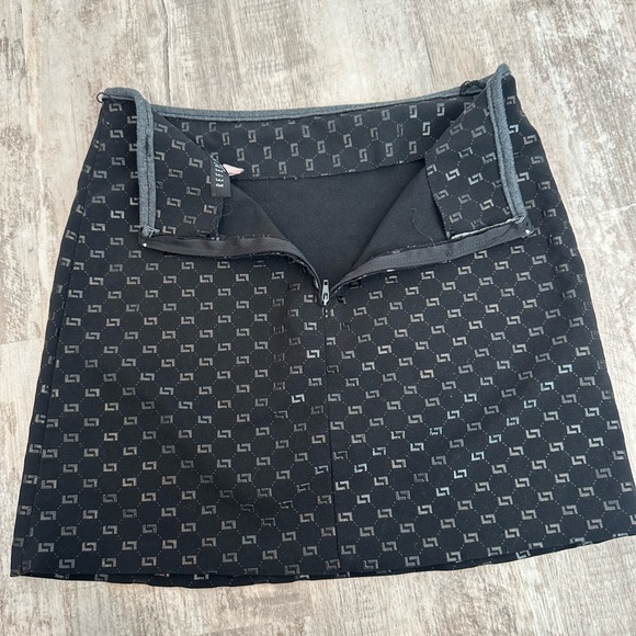 Reference&Co Black Monogram Mini Skirt - Picture 5 of 6